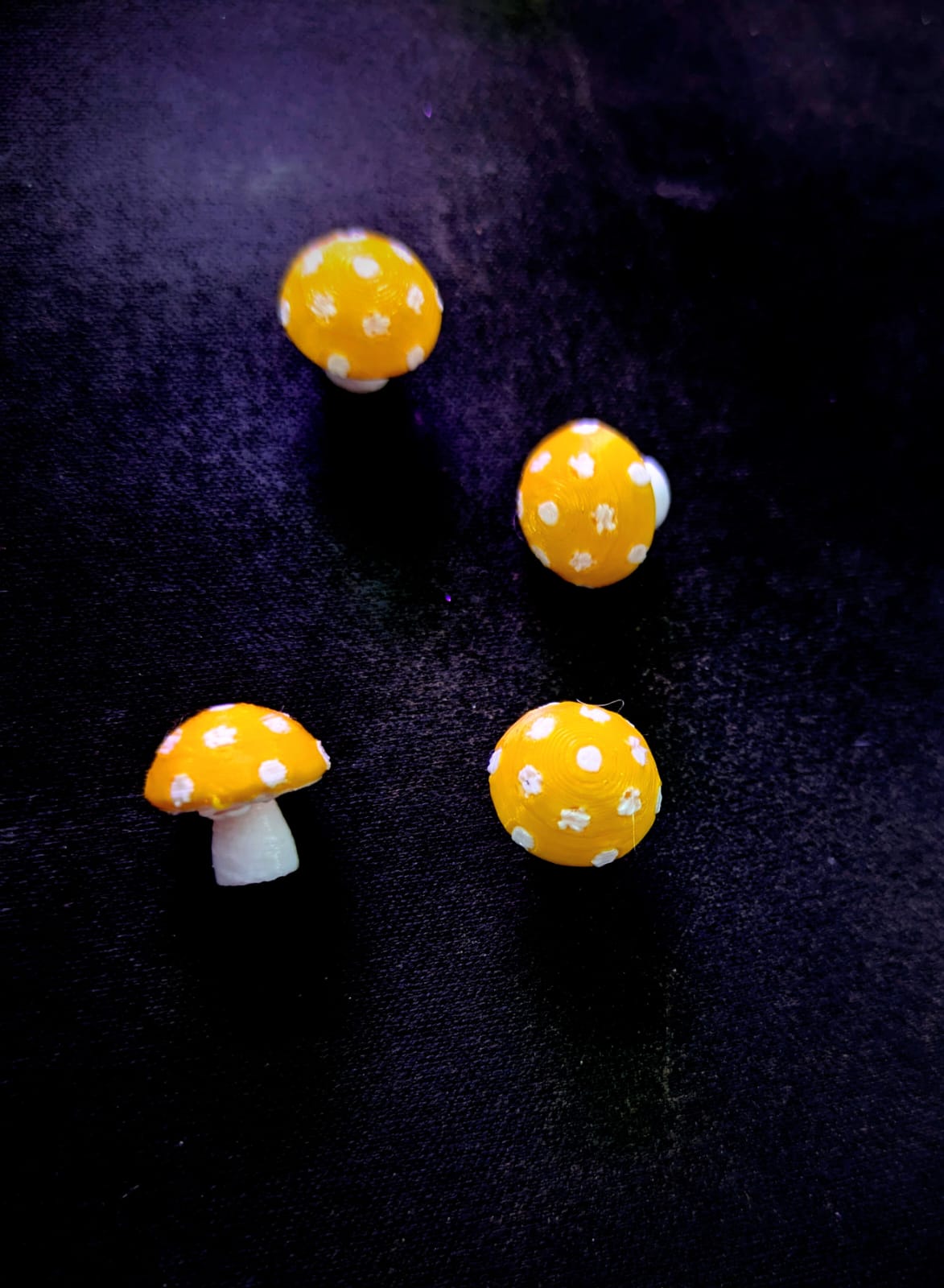 3D Mushrooms Yellow and White - Small