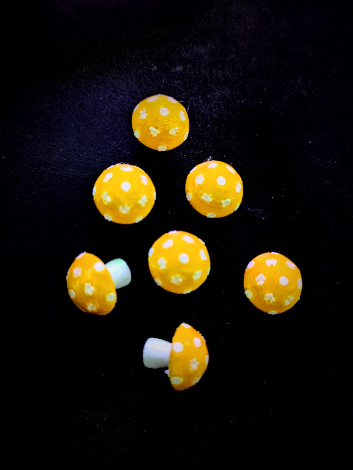 3D Mushrooms Yellow and White - Small